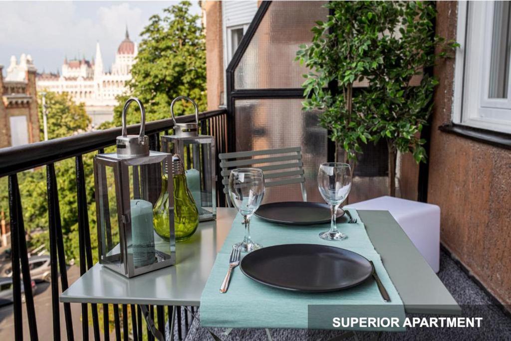 Bpr Agathe Elegant Suite With Parliament View بودابست المظهر الخارجي الصورة
